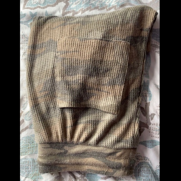 Bluenotes Camo Sweatpants - Picture 1 of 4